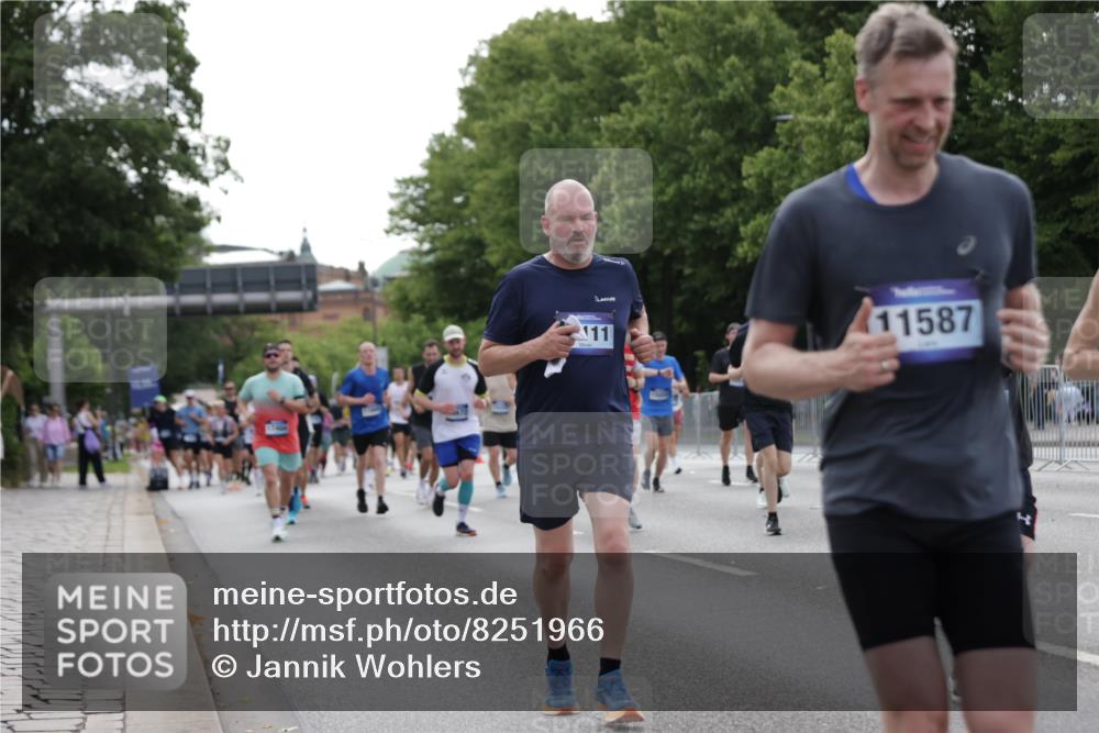 29.06.2025 - hella hamburg halbmarathon Jannik Wohlers http://msf.ph/oto/8251966 29.06.2025 10:31:03 Lombardsbrücke 1292, 2414, 2914, 4817, 4953, 5165, 5846, 5943, 6078, 6546, 6573, 7604, 7772, 8050, 9183, 10111, 10240, 10586, 11587, 13724, 14349, 15024, 15222, 15575, 15725, 16457, 16978, 17404, 17517, 17706, 17989, 18390, 18507, 18672, 18883, 18943 meine-sportfotos.de