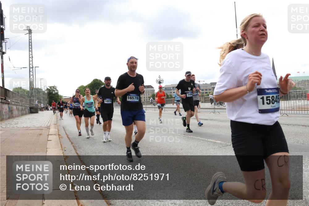 29.06.2025 - hella hamburg halbmarathon Lena Gebhardt http://msf.ph/oto/8251971 29.06.2025 10:34:12 Lombardsbrücke 1189, 1275, 1417, 1672, 1705, 1787, 1896, 2265, 2412, 2464, 2482, 2496, 2510, 2511, 2526, 2801, 2933, 3145, 3264, 3340, 3345, 3829, 3848, 4479, 4540, 4696, 4807, 4824, 4826, 4942, 5557, 5561, 5566, 5584, 5609, 5691, 5821, 5822, 5887, 6105, 6364, 6515, 6516, 6571, 6574, 6956, 7027, 7324, 7329, 7565, 8202, 8277, 8349, 8375, 8377, 8383, 8401, 8705, 8965, 9094, 9379, 9875, 9995, 10007, 10071, 10360, 10561, 10564, 11872, 13957, 16682, 16919, 17230, 18158, 18941 meine-sportfotos.de