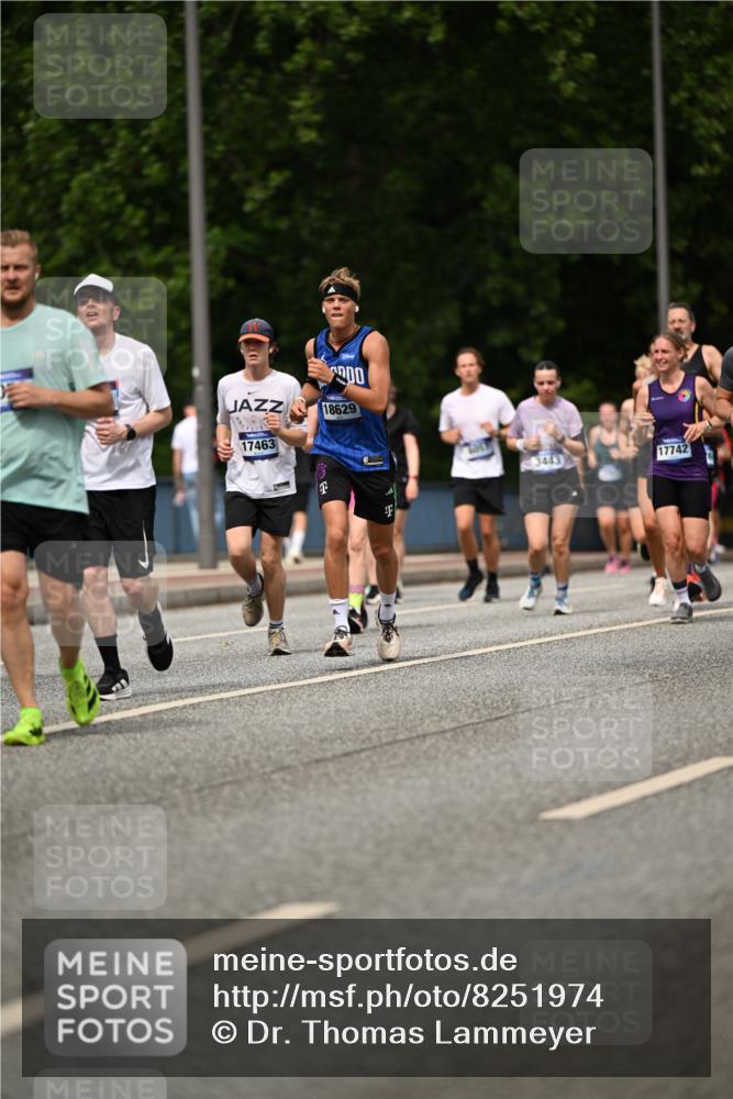29.06.2025 - hella hamburg halbmarathon Dr. Thomas Lammeyer http://msf.ph/oto/8251974 29.06.2025 10:35:01 Kennedybrücke 1059, 1472, 1773, 2097, 2414, 2505, 2569, 3131, 3443, 4561, 4817, 5437, 6057, 6195, 6546, 6616, 6620, 6725, 6787, 7071, 7351, 7604, 8050, 8792, 9576, 9937, 10989 meine-sportfotos.de