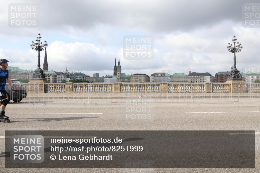 29.06.2025 - hella hamburg halbmarathon Lena Gebhardt http://msf.ph/oto/8251999 29.06.2025 09:03:08 Lombardsbrücke  meine-sportfotos.de