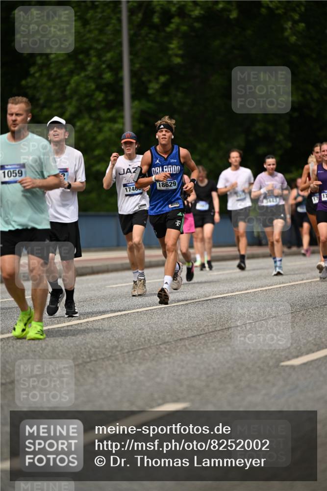 29.06.2025 - hella hamburg halbmarathon Dr. Thomas Lammeyer http://msf.ph/oto/8252002 29.06.2025 10:35:02 Kennedybrücke 1059, 1472, 1773, 2097, 2414, 2505, 2569, 3131, 3443, 4561, 4817, 5437, 5943, 6057, 6195, 6546, 6616, 6620, 6725, 6787, 7071, 7351, 7604, 8050, 8792, 9576, 9937, 10989 meine-sportfotos.de