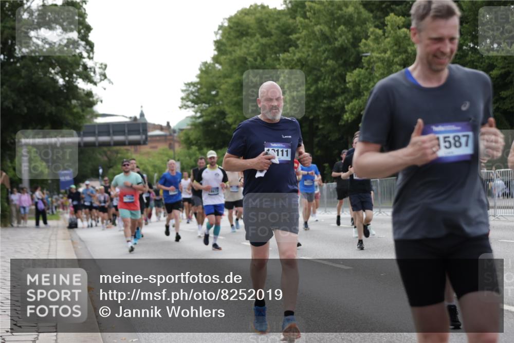 29.06.2025 - hella hamburg halbmarathon Jannik Wohlers http://msf.ph/oto/8252019 29.06.2025 10:31:04 Lombardsbrücke 1292, 1844, 2414, 2914, 4817, 4953, 5165, 5846, 5943, 6078, 6546, 6573, 7604, 7772, 9183, 10111, 10240, 10586, 11587, 12758, 13724, 14349, 15024, 15222, 15575, 15725, 16978, 17404, 17517, 17706, 17989, 18390, 18507, 18672, 18883, 18943 meine-sportfotos.de