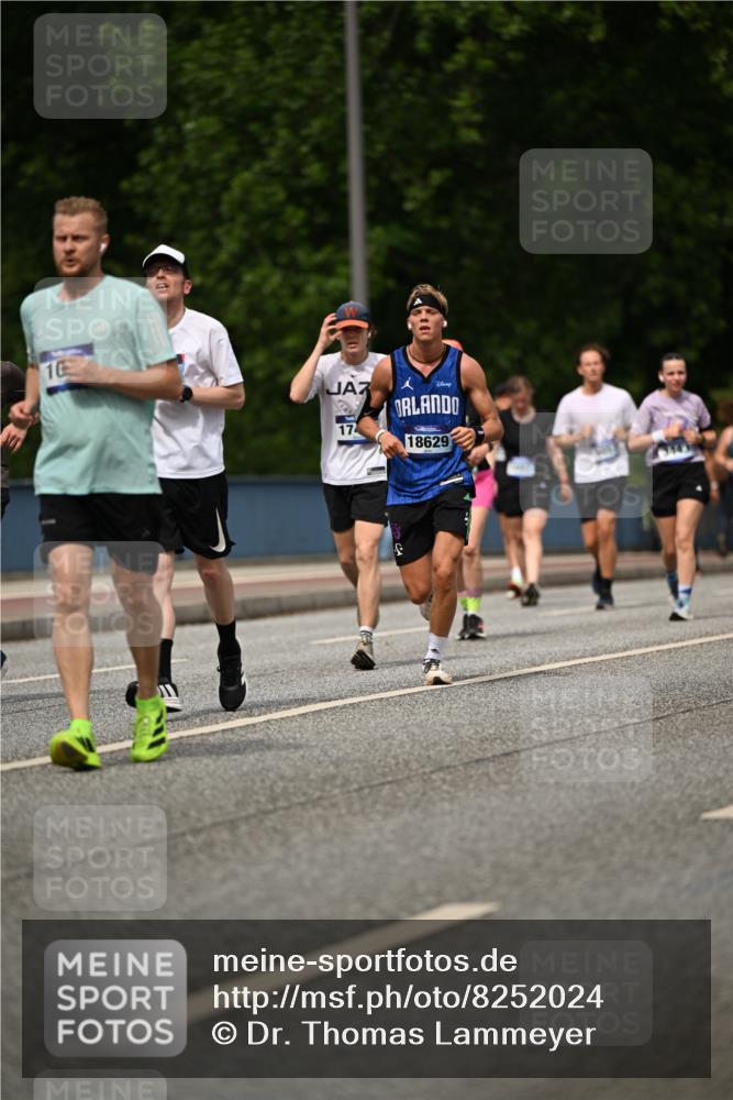 29.06.2025 - hella hamburg halbmarathon Dr. Thomas Lammeyer http://msf.ph/oto/8252024 29.06.2025 10:35:02 Kennedybrücke 1059, 1472, 1773, 2097, 2414, 2505, 2569, 3131, 3443, 4561, 4817, 5437, 5943, 6057, 6195, 6546, 6616, 6620, 6725, 6787, 7071, 7351, 7604, 8050, 8792, 9576, 9937, 10989 meine-sportfotos.de