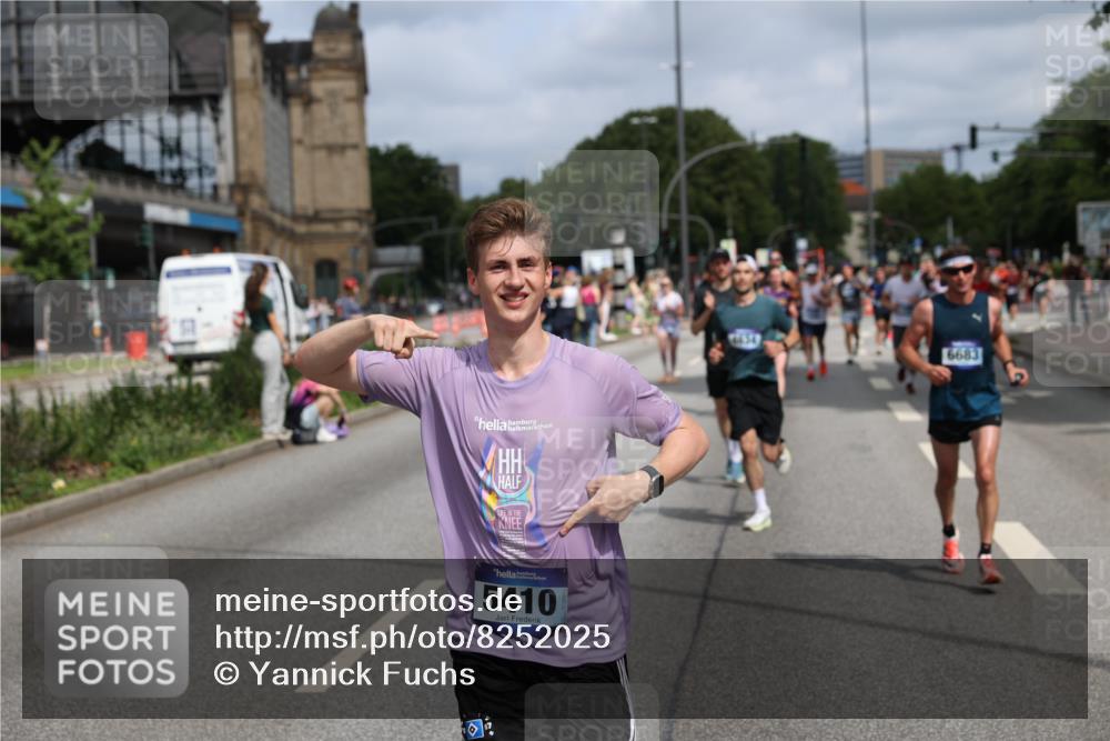 29.06.2025 - hella hamburg halbmarathon Yannick Fuchs http://msf.ph/oto/8252025 29.06.2025 10:35:33 20KM 1136, 1631, 1677, 2568, 2797, 2949, 3332, 3618, 4205, 4303, 4380, 4634, 4871, 4889, 5007, 5014, 5026, 5410, 5709, 6429, 6683, 6771, 7080, 7284, 7378, 7774, 7796, 8074, 8122, 8966, 9358, 9640, 9659, 9711, 9755, 9979, 10375, 10783, 10934, 10978, 11062, 11765, 11922, 11959, 12292, 12365, 12385, 12895, 13268, 13457, 14555, 14661, 14820, 15164, 15247, 16201, 16249, 16347, 16599, 17720, 17834, 17971, 18045, 18049, 18399, 18412, 18573 meine-sportfotos.de
