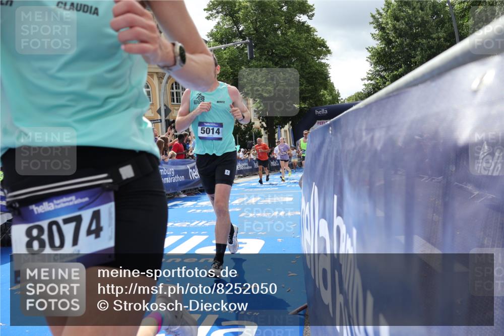 29.06.2025 - hella hamburg halbmarathon Strokosch-Dieckow http://msf.ph/oto/8252050 29.06.2025 10:40:49 Ziel 1631, 1677, 1882, 2750, 4634, 4889, 5014, 5026, 5745, 6429, 7080, 7109, 7378, 8074, 8629, 9547, 9979, 10369, 10900, 10934, 11959, 12088, 12385, 13029, 13158, 14092, 14661, 15351, 15689, 16201, 16249, 16347, 17032, 17486, 17720, 18173 meine-sportfotos.de