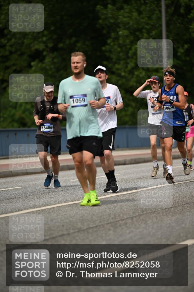 29.06.2025 - hella hamburg halbmarathon Dr. Thomas Lammeyer http://msf.ph/oto/8252058 29.06.2025 10:35:02 Kennedybrücke 1059, 1472, 1773, 2097, 2414, 2505, 2569, 3131, 3443, 4561, 4817, 5437, 5943, 6057, 6195, 6546, 6616, 6620, 6725, 6787, 7071, 7351, 7604, 8050, 8792, 9576, 9937, 10989 meine-sportfotos.de