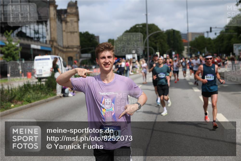 29.06.2025 - hella hamburg halbmarathon Yannick Fuchs http://msf.ph/oto/8252073 29.06.2025 10:35:33 20KM 1136, 1631, 1677, 2568, 2797, 2949, 3332, 3618, 4205, 4303, 4380, 4634, 4871, 4889, 5007, 5014, 5026, 5410, 5709, 6429, 6683, 6771, 7080, 7284, 7378, 7774, 7796, 8074, 8122, 8966, 9358, 9640, 9659, 9711, 9755, 9979, 10375, 10783, 10934, 10978, 11062, 11765, 11922, 11959, 12292, 12365, 12385, 12895, 13268, 13457, 14555, 14661, 14820, 15164, 15247, 16201, 16249, 16347, 16599, 17720, 17834, 17971, 18045, 18049, 18399, 18412, 18573 meine-sportfotos.de