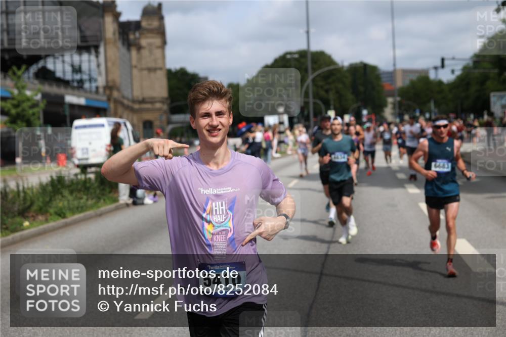 29.06.2025 - hella hamburg halbmarathon Yannick Fuchs http://msf.ph/oto/8252084 29.06.2025 10:35:33 20KM 1136, 1631, 1677, 2568, 2797, 2949, 3332, 3618, 4205, 4303, 4380, 4634, 4871, 4889, 5007, 5014, 5026, 5410, 5709, 6429, 6683, 6771, 7080, 7284, 7378, 7774, 7796, 8074, 8122, 8966, 9358, 9640, 9659, 9711, 9755, 9979, 10375, 10783, 10934, 10978, 11062, 11765, 11922, 11959, 12292, 12365, 12385, 12895, 13268, 13457, 14555, 14661, 14820, 15164, 15247, 16201, 16249, 16347, 16599, 17720, 17834, 17971, 18045, 18049, 18399, 18412, 18573 meine-sportfotos.de