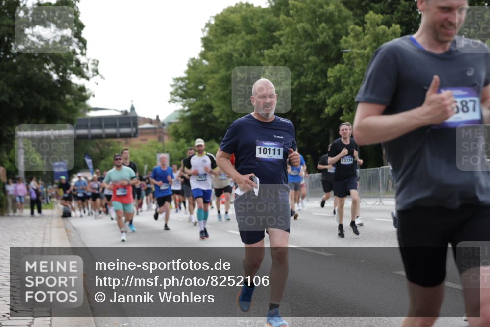 29.06.2025 - hella hamburg halbmarathon Jannik Wohlers http://msf.ph/oto/8252106 29.06.2025 10:31:04 Lombardsbrücke 1292, 1844, 2414, 2914, 4817, 4953, 5165, 5846, 5943, 6078, 6546, 6573, 7604, 7772, 9183, 10111, 10240, 10586, 11587, 12758, 13724, 14349, 15024, 15222, 15575, 15725, 16978, 17404, 17517, 17706, 17989, 18390, 18507, 18672, 18883, 18943 meine-sportfotos.de