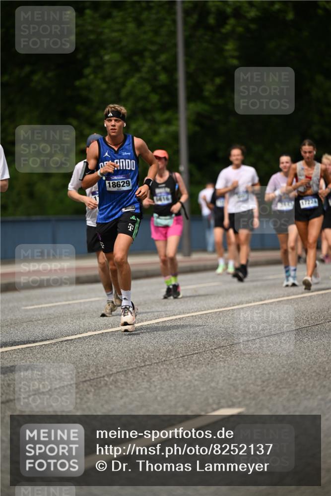 29.06.2025 - hella hamburg halbmarathon Dr. Thomas Lammeyer http://msf.ph/oto/8252137 29.06.2025 10:35:03 Kennedybrücke 1059, 1472, 1773, 2097, 2414, 2505, 2569, 3131, 3443, 4561, 4817, 5437, 5943, 6057, 6195, 6546, 6616, 6620, 6725, 6787, 7071, 7351, 7604, 7772, 8050, 8792, 9576, 9937, 10989 meine-sportfotos.de