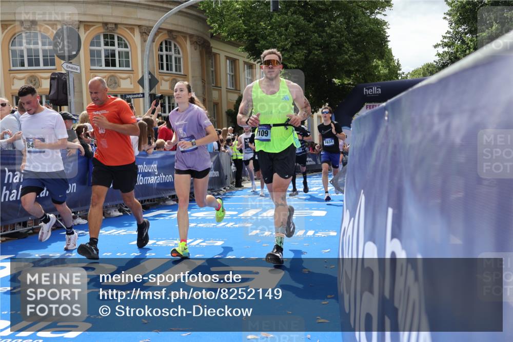 29.06.2025 - hella hamburg halbmarathon Strokosch-Dieckow http://msf.ph/oto/8252149 29.06.2025 10:40:51 Ziel 1631, 1677, 1882, 2750, 4634, 5014, 5026, 6429, 7080, 7109, 7378, 8074, 8629, 9547, 9979, 10369, 10934, 11959, 12088, 12385, 13029, 13158, 14661, 15689, 16249, 16347, 17032, 17486, 17720, 18173 meine-sportfotos.de