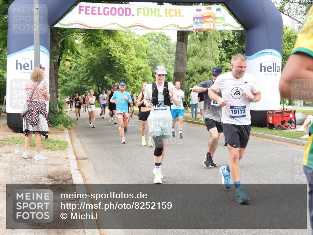 29.06.2025 - hella hamburg halbmarathon MichiJ http://msf.ph/oto/8252159 29.06.2025 10:52:09 Zwischen KM18-KM19 1885, 2490, 4613, 6706, 7271, 7474, 9254, 9339, 10756, 11614, 11784, 13210, 14642, 15009, 15377, 16063, 16344, 17434, 17550, 18128, 18525, 19165, 19173, 19176 meine-sportfotos.de