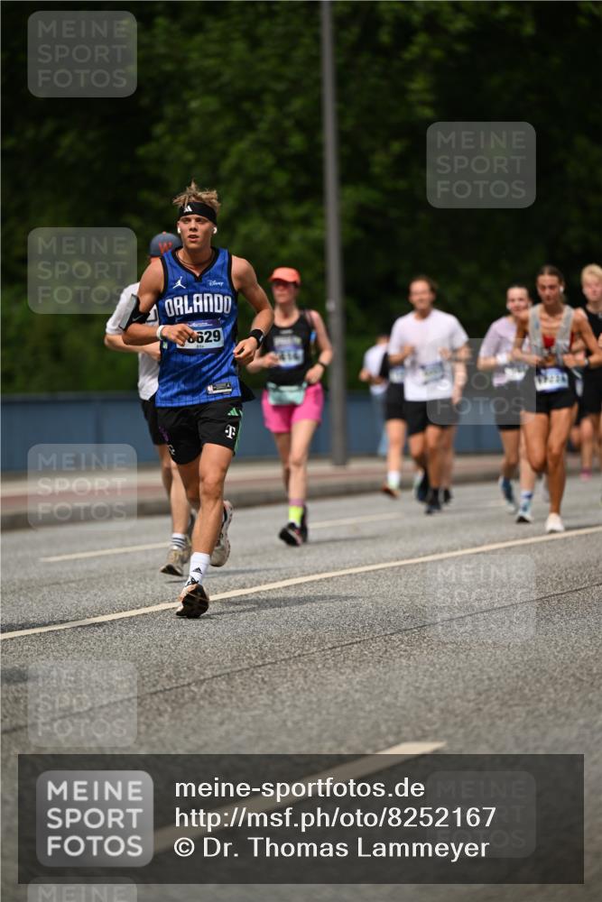 29.06.2025 - hella hamburg halbmarathon Dr. Thomas Lammeyer http://msf.ph/oto/8252167 29.06.2025 10:35:03 Kennedybrücke 1059, 1472, 1773, 2097, 2414, 2505, 2569, 3131, 3443, 4561, 4817, 5437, 5943, 6057, 6195, 6546, 6616, 6620, 6725, 6787, 7071, 7351, 7604, 7772, 8050, 8792, 9576, 9937, 10989 meine-sportfotos.de