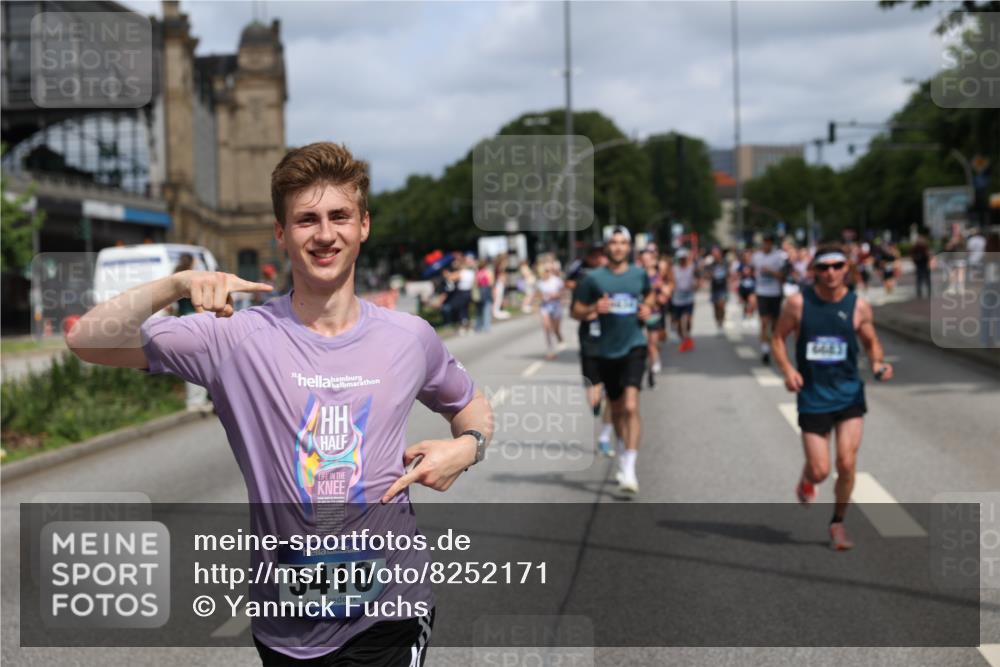 29.06.2025 - hella hamburg halbmarathon Yannick Fuchs http://msf.ph/oto/8252171 29.06.2025 10:35:33 20KM 1136, 1631, 1677, 2568, 2797, 2949, 3332, 3618, 4205, 4303, 4380, 4634, 4871, 4889, 5007, 5014, 5026, 5410, 5709, 6429, 6683, 6771, 7080, 7284, 7378, 7774, 7796, 8074, 8122, 8966, 9358, 9640, 9659, 9711, 9755, 9979, 10375, 10783, 10934, 10978, 11062, 11765, 11922, 11959, 12292, 12365, 12385, 12895, 13268, 13457, 14555, 14661, 14820, 15164, 15247, 16201, 16249, 16347, 16599, 17720, 17834, 17971, 18045, 18049, 18399, 18412, 18573 meine-sportfotos.de