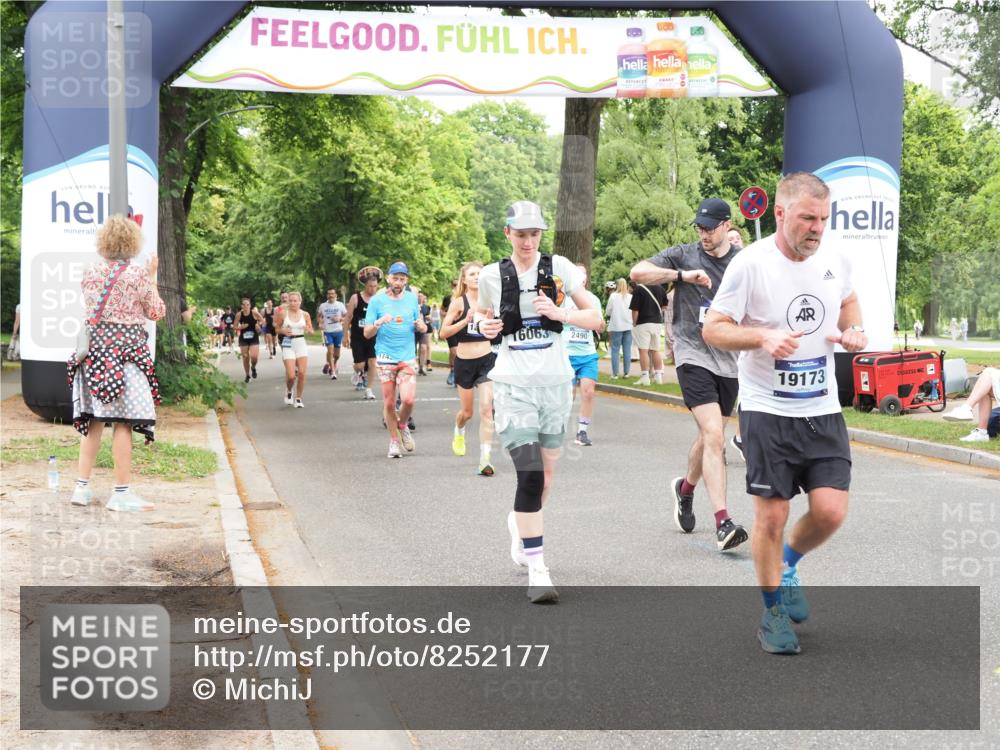 29.06.2025 - hella hamburg halbmarathon MichiJ http://msf.ph/oto/8252177 29.06.2025 10:52:09 Zwischen KM18-KM19 1885, 2490, 4613, 6706, 7271, 7474, 9254, 9339, 10756, 11614, 11784, 13210, 14642, 15009, 15377, 16063, 16344, 17434, 17550, 18128, 18525, 19165, 19173, 19176 meine-sportfotos.de