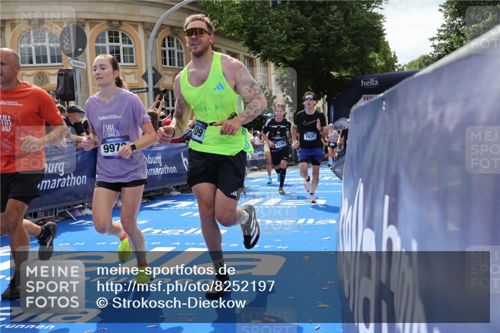 29.06.2025 - hella hamburg halbmarathon Strokosch-Dieckow http://msf.ph/oto/8252197 29.06.2025 10:40:52 Ziel 1631, 1677, 4634, 5014, 6429, 7080, 7109, 7378, 8074, 9547, 9979, 10369, 10934, 11922, 11959, 12088, 12385, 13029, 13158, 14661, 15689, 16347, 17032, 17486, 17720, 18173 meine-sportfotos.de
