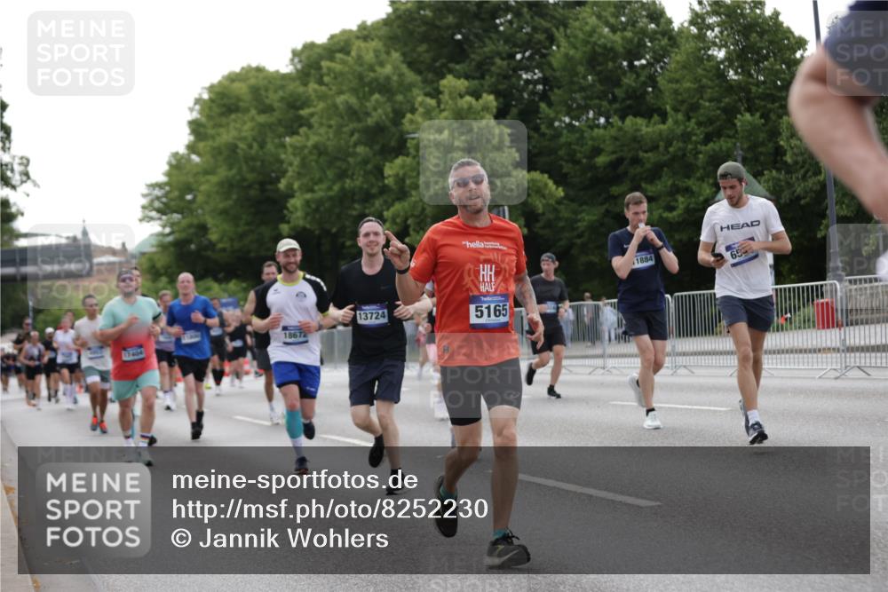 29.06.2025 - hella hamburg halbmarathon Jannik Wohlers http://msf.ph/oto/8252230 29.06.2025 10:31:06 Lombardsbrücke 1844, 4953, 5165, 5846, 5965, 6078, 6546, 6573, 6640, 7772, 9183, 9812, 9883, 10240, 10586, 11587, 12758, 13724, 15024, 15222, 15575, 15725, 16978, 17404, 17517, 17706, 17989, 18390, 18507, 18672, 18883, 18943 meine-sportfotos.de