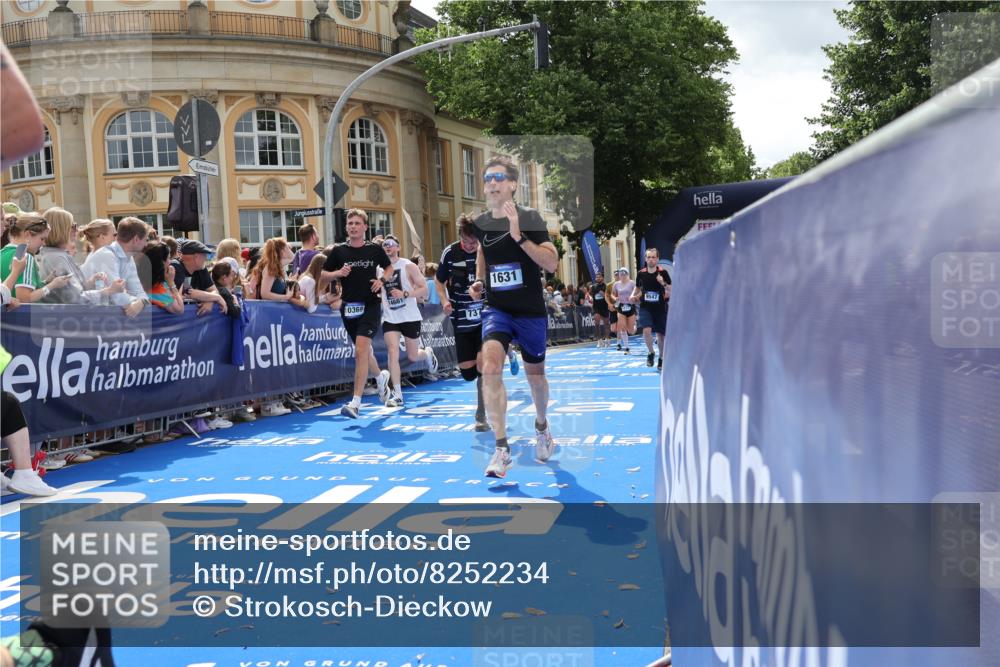 29.06.2025 - hella hamburg halbmarathon Strokosch-Dieckow http://msf.ph/oto/8252234 29.06.2025 10:40:53 Ziel 1631, 1677, 6429, 6550, 7109, 7378, 9547, 9755, 9979, 10369, 10934, 11062, 11922, 11959, 12088, 12385, 13029, 13158, 14661, 15689, 16347, 17032, 17720, 18173 meine-sportfotos.de