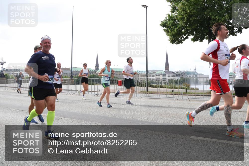 29.06.2025 - hella hamburg halbmarathon Lena Gebhardt http://msf.ph/oto/8252265 29.06.2025 10:45:44 Lombardsbrücke 1004, 1033, 1060, 1085, 1100, 1104, 1421, 1426, 1555, 1713, 1798, 1854, 1867, 1868, 1983, 2008, 2216, 2217, 2398, 2522, 2550, 2657, 2664, 2917, 2954, 2965, 2973, 3357, 3377, 3879, 3993, 4099, 4102, 4104, 4224, 4306, 4317, 4388, 4504, 4572, 4820, 5044, 5099, 5108, 5339, 5635, 5636, 5949, 6133, 6150, 6333, 6623, 6763, 6788, 6911, 6922, 6980, 7268, 7283, 7356, 7530, 7541, 7605, 7859, 8605, 8745, 9120, 9121, 9426, 9620, 10030, 10182, 10225, 10327, 10329, 10367, 10511, 11314 meine-sportfotos.de