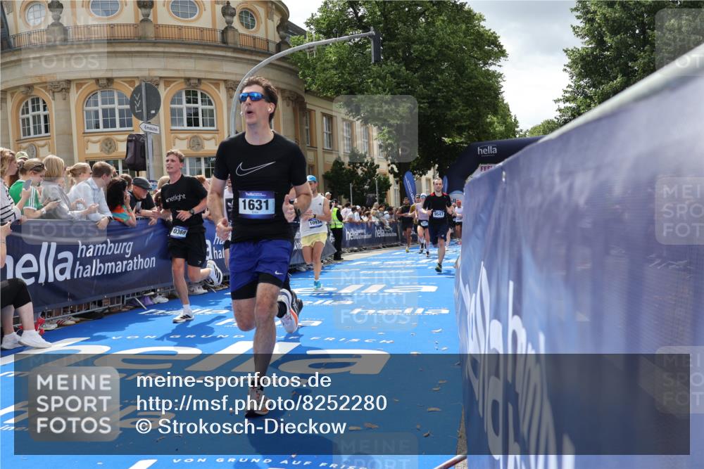 29.06.2025 - hella hamburg halbmarathon Strokosch-Dieckow http://msf.ph/oto/8252280 29.06.2025 10:40:53 Ziel 1631, 1677, 6429, 6550, 7109, 7378, 9547, 9755, 9979, 10369, 10934, 11062, 11922, 11959, 12088, 12385, 13029, 13158, 14661, 15689, 16347, 17032, 17720, 18173 meine-sportfotos.de