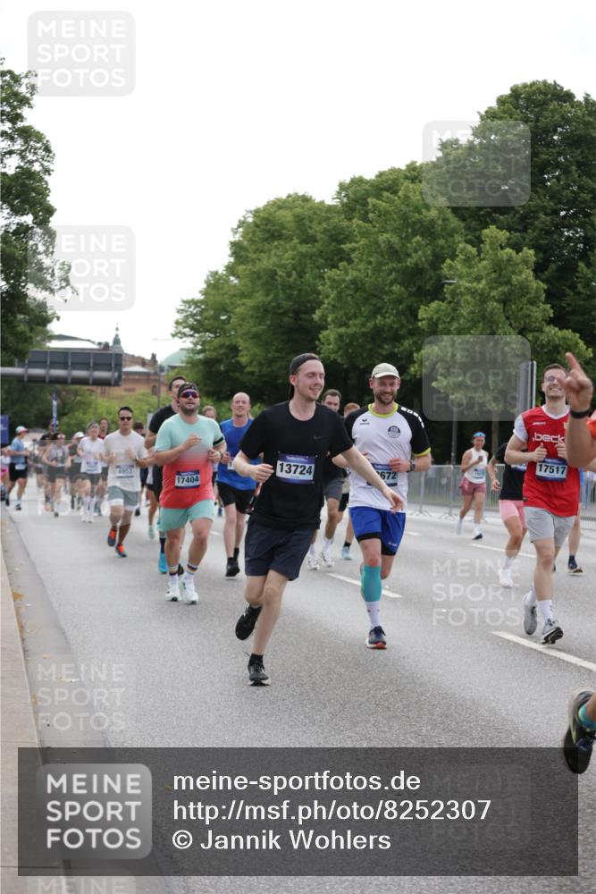 29.06.2025 - hella hamburg halbmarathon Jannik Wohlers http://msf.ph/oto/8252307 29.06.2025 10:31:07 Lombardsbrücke 1844, 4953, 5165, 5846, 5965, 6078, 6546, 6573, 6640, 7772, 9183, 9812, 9883, 10240, 10586, 11587, 12381, 12758, 13724, 15024, 15222, 15575, 15725, 16541, 16978, 17043, 17404, 17517, 17706, 17989, 18390, 18507, 18613, 18672, 18883, 18943, 19068, 19233 meine-sportfotos.de