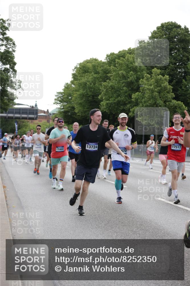29.06.2025 - hella hamburg halbmarathon Jannik Wohlers http://msf.ph/oto/8252350 29.06.2025 10:31:07 Lombardsbrücke 1844, 4953, 5165, 5846, 5965, 6078, 6546, 6573, 6640, 7772, 9183, 9812, 9883, 10240, 10586, 11587, 12381, 12758, 13724, 15024, 15222, 15575, 15725, 16541, 16978, 17043, 17404, 17517, 17706, 17989, 18390, 18507, 18613, 18672, 18883, 18943, 19068, 19233 meine-sportfotos.de