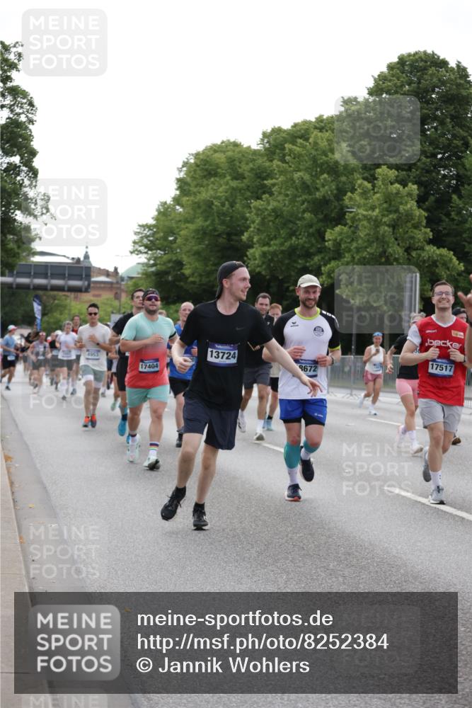 29.06.2025 - hella hamburg halbmarathon Jannik Wohlers http://msf.ph/oto/8252384 29.06.2025 10:31:07 Lombardsbrücke 1844, 4953, 5165, 5846, 5965, 6078, 6546, 6573, 6640, 7772, 9183, 9812, 9883, 10240, 10586, 11587, 12381, 12758, 13724, 15024, 15222, 15575, 15725, 16541, 16978, 17043, 17404, 17517, 17706, 17989, 18390, 18507, 18613, 18672, 18883, 18943, 19068, 19233 meine-sportfotos.de