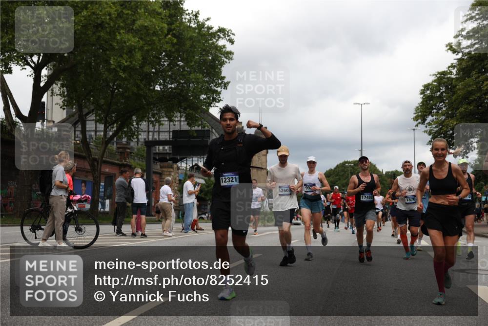 29.06.2025 - hella hamburg halbmarathon Yannick Fuchs http://msf.ph/oto/8252415 29.06.2025 10:48:01 20KM 1267, 1422, 1442, 1502, 1549, 1870, 2058, 2432, 2518, 2630, 3096, 3103, 3310, 3819, 3898, 4299, 5020, 5259, 6260, 6294, 6374, 7129, 7395, 7478, 7973, 8285, 8394, 9032, 9380, 9791, 9922, 10040, 11009, 11068, 11430, 11789, 11844, 12213, 12321, 12607, 12632, 13033, 13147, 13397, 13794, 13803, 13912, 14026, 14239, 14702, 15146, 15838, 15856, 16623, 16780, 17482, 18308, 18450, 18514, 18612, 18759, 19067 meine-sportfotos.de