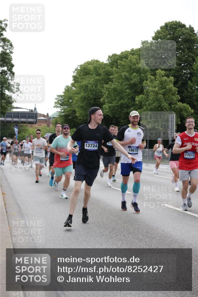 29.06.2025 - hella hamburg halbmarathon Jannik Wohlers http://msf.ph/oto/8252427 29.06.2025 10:31:07 Lombardsbrücke 1844, 4953, 5165, 5846, 5965, 6078, 6546, 6573, 6640, 7772, 9183, 9812, 9883, 10240, 10586, 11587, 12381, 12758, 13724, 15024, 15222, 15575, 15725, 16541, 16978, 17043, 17404, 17517, 17706, 17989, 18390, 18507, 18613, 18672, 18883, 18943, 19068, 19233 meine-sportfotos.de