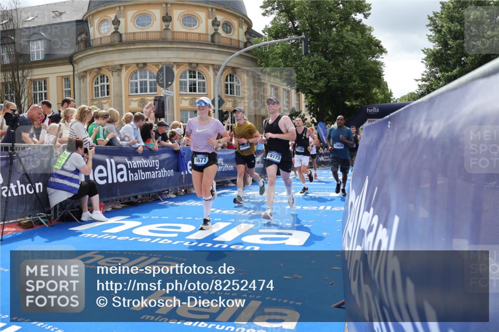 29.06.2025 - hella hamburg halbmarathon Strokosch-Dieckow http://msf.ph/oto/8252474 29.06.2025 10:40:57 Ziel 1677, 2949, 4871, 6550, 6683, 7378, 9358, 9547, 9755, 10369, 10934, 11062, 11922, 12088, 12385, 13029, 13158, 14661, 15689, 16347, 17032, 17100, 17620, 17720, 17971, 18045, 18049, 18173 meine-sportfotos.de