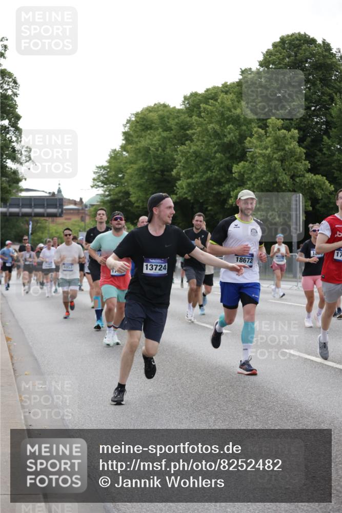 29.06.2025 - hella hamburg halbmarathon Jannik Wohlers http://msf.ph/oto/8252482 29.06.2025 10:31:07 Lombardsbrücke 1844, 4953, 5165, 5846, 5965, 6078, 6546, 6573, 6640, 7772, 9183, 9812, 9883, 10240, 10586, 11587, 12381, 12758, 13724, 15024, 15222, 15575, 15725, 16541, 16978, 17043, 17404, 17517, 17706, 17989, 18390, 18507, 18613, 18672, 18883, 18943, 19068, 19233 meine-sportfotos.de