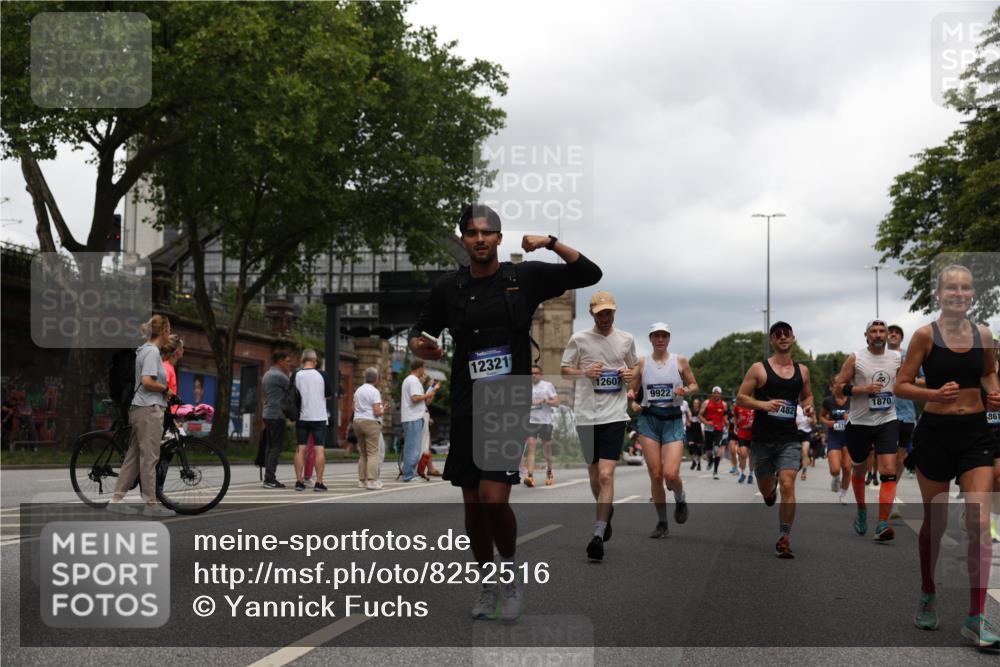 29.06.2025 - hella hamburg halbmarathon Yannick Fuchs http://msf.ph/oto/8252516 29.06.2025 10:48:01 20KM 1267, 1422, 1442, 1502, 1549, 1870, 2058, 2432, 2518, 2630, 3096, 3103, 3310, 3819, 3898, 4299, 5020, 5259, 6260, 6294, 6374, 7129, 7395, 7478, 7973, 8285, 8394, 9032, 9380, 9791, 9922, 10040, 11009, 11068, 11430, 11789, 11844, 12213, 12321, 12607, 12632, 13033, 13147, 13397, 13794, 13803, 13912, 14026, 14239, 14702, 15146, 15838, 15856, 16623, 16780, 17482, 18308, 18450, 18514, 18612, 18759, 19067 meine-sportfotos.de