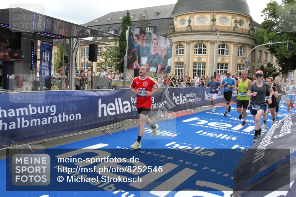 29.06.2025 - hella hamburg halbmarathon Michael Strokosch http://msf.ph/oto/8252546 29.06.2025 10:50:10 Ziel 1216, 1321, 1507, 2020, 3296, 3562, 7176, 8313, 9031, 9303, 9965, 12203, 12235, 13282, 14257, 16403, 18228, 18657, 18658, 18884 meine-sportfotos.de