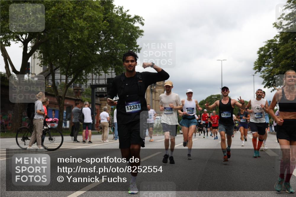 29.06.2025 - hella hamburg halbmarathon Yannick Fuchs http://msf.ph/oto/8252554 29.06.2025 10:48:01 20KM 1267, 1422, 1442, 1502, 1549, 1870, 2058, 2432, 2518, 2630, 3096, 3103, 3310, 3819, 3898, 4299, 5020, 5259, 6260, 6294, 6374, 7129, 7395, 7478, 7973, 8285, 8394, 9032, 9380, 9791, 9922, 10040, 11009, 11068, 11430, 11789, 11844, 12213, 12321, 12607, 12632, 13033, 13147, 13397, 13794, 13803, 13912, 14026, 14239, 14702, 15146, 15838, 15856, 16623, 16780, 17482, 18308, 18450, 18514, 18612, 18759, 19067 meine-sportfotos.de