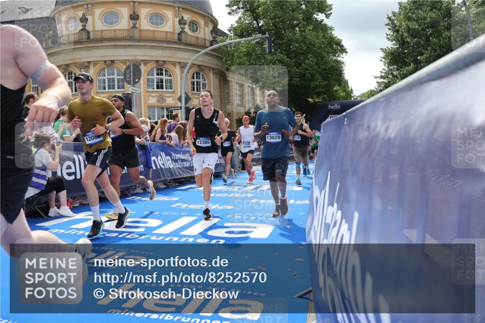 29.06.2025 - hella hamburg halbmarathon Strokosch-Dieckow http://msf.ph/oto/8252570 29.06.2025 10:40:58 Ziel 1677, 2568, 2949, 4871, 6550, 6683, 9358, 9547, 9755, 10934, 11062, 11922, 12088, 12385, 13029, 13158, 13268, 14661, 15689, 16347, 17032, 17100, 17620, 17720, 17971, 18045, 18049, 18173 meine-sportfotos.de