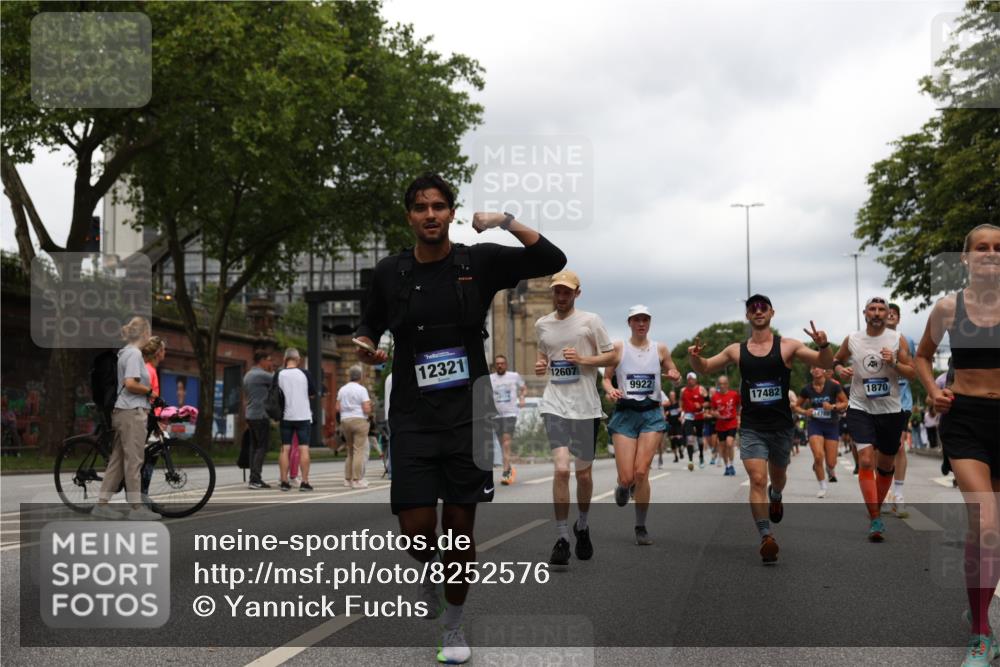 29.06.2025 - hella hamburg halbmarathon Yannick Fuchs http://msf.ph/oto/8252576 29.06.2025 10:48:01 20KM 1267, 1422, 1442, 1502, 1549, 1870, 2058, 2432, 2518, 2630, 3096, 3103, 3310, 3819, 3898, 4299, 5020, 5259, 6260, 6294, 6374, 7129, 7395, 7478, 7973, 8285, 8394, 9032, 9380, 9791, 9922, 10040, 11009, 11068, 11430, 11789, 11844, 12213, 12321, 12607, 12632, 13033, 13147, 13397, 13794, 13803, 13912, 14026, 14239, 14702, 15146, 15838, 15856, 16623, 16780, 17482, 18308, 18450, 18514, 18612, 18759, 19067 meine-sportfotos.de