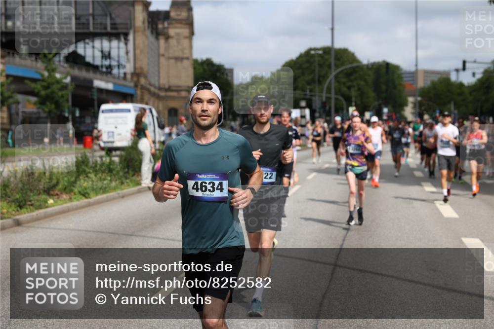 29.06.2025 - hella hamburg halbmarathon Yannick Fuchs http://msf.ph/oto/8252582 29.06.2025 10:35:35 20KM 1136, 1631, 1677, 2568, 2797, 3618, 4205, 4303, 4380, 4634, 4871, 4889, 5007, 5014, 5026, 5410, 5709, 6429, 6683, 6771, 6901, 7080, 7284, 7378, 7774, 7796, 8074, 8122, 8966, 9358, 9640, 9659, 9711, 9755, 9979, 10375, 10783, 10934, 10978, 11062, 11765, 11922, 11959, 12292, 12385, 12895, 13268, 13457, 14555, 14661, 14820, 15164, 15247, 16201, 16249, 16347, 16599, 17720, 17834, 17971, 18045, 18049, 18399, 18412, 18573 meine-sportfotos.de