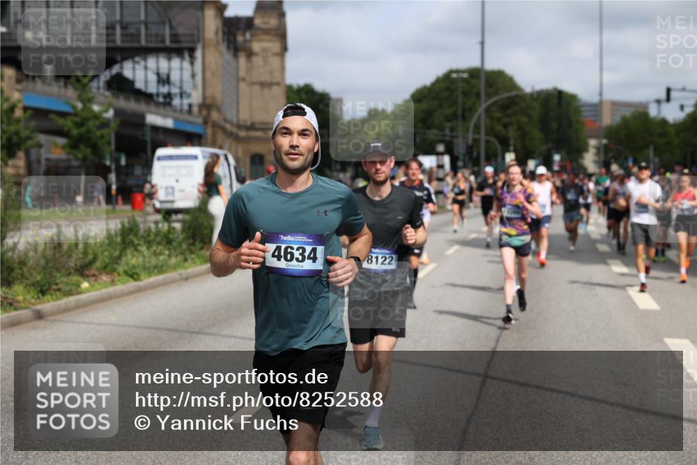 29.06.2025 - hella hamburg halbmarathon Yannick Fuchs http://msf.ph/oto/8252588 29.06.2025 10:35:35 20KM 1136, 1631, 1677, 2568, 2797, 3618, 4205, 4303, 4380, 4634, 4871, 4889, 5007, 5014, 5026, 5410, 5709, 6429, 6683, 6771, 6901, 7080, 7284, 7378, 7774, 7796, 8074, 8122, 8966, 9358, 9640, 9659, 9711, 9755, 9979, 10375, 10783, 10934, 10978, 11062, 11765, 11922, 11959, 12292, 12385, 12895, 13268, 13457, 14555, 14661, 14820, 15164, 15247, 16201, 16249, 16347, 16599, 17720, 17834, 17971, 18045, 18049, 18399, 18412, 18573 meine-sportfotos.de
