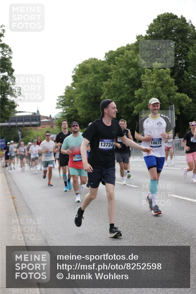 29.06.2025 - hella hamburg halbmarathon Jannik Wohlers http://msf.ph/oto/8252598 29.06.2025 10:31:07 Lombardsbrücke 1844, 4953, 5165, 5846, 5965, 6078, 6546, 6573, 6640, 7772, 9183, 9812, 9883, 10240, 10586, 11587, 12381, 12758, 13724, 15024, 15222, 15575, 15725, 16541, 16978, 17043, 17404, 17517, 17706, 17989, 18390, 18507, 18613, 18672, 18883, 18943, 19068, 19233 meine-sportfotos.de