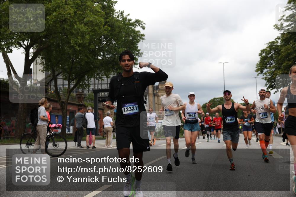 29.06.2025 - hella hamburg halbmarathon Yannick Fuchs http://msf.ph/oto/8252609 29.06.2025 10:48:01 20KM 1267, 1422, 1442, 1502, 1549, 1870, 2058, 2432, 2518, 2630, 3096, 3103, 3310, 3819, 3898, 4299, 5020, 5259, 6260, 6294, 6374, 7129, 7395, 7478, 7973, 8285, 8394, 9032, 9380, 9791, 9922, 10040, 11009, 11068, 11430, 11789, 11844, 12213, 12321, 12607, 12632, 13033, 13147, 13397, 13794, 13803, 13912, 14026, 14239, 14702, 15146, 15838, 15856, 16623, 16780, 17482, 18308, 18450, 18514, 18612, 18759, 19067 meine-sportfotos.de
