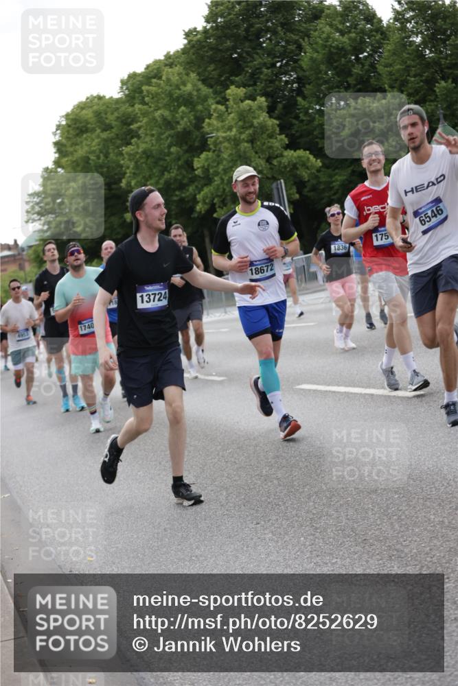 29.06.2025 - hella hamburg halbmarathon Jannik Wohlers http://msf.ph/oto/8252629 29.06.2025 10:31:07 Lombardsbrücke 1844, 4953, 5165, 5846, 5965, 6078, 6546, 6573, 6640, 7772, 9183, 9812, 9883, 10240, 10586, 11587, 12381, 12758, 13724, 15024, 15222, 15575, 15725, 16541, 16978, 17043, 17404, 17517, 17706, 17989, 18390, 18507, 18613, 18672, 18883, 18943, 19068, 19233 meine-sportfotos.de