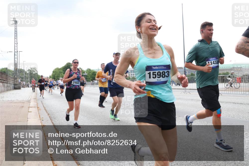 29.06.2025 - hella hamburg halbmarathon Lena Gebhardt http://msf.ph/oto/8252634 29.06.2025 10:34:14 Lombardsbrücke 1417, 1672, 1705, 1787, 1896, 2265, 2412, 2464, 2482, 2496, 2510, 2511, 2526, 2801, 2933, 3145, 3264, 3340, 3345, 3829, 3848, 4479, 4540, 4807, 4824, 4826, 4942, 5561, 5566, 5584, 5609, 5691, 5821, 5822, 5887, 6105, 6171, 6329, 6364, 6515, 6516, 6571, 6574, 6956, 7027, 7324, 7329, 7565, 8202, 8277, 8349, 8375, 8377, 8383, 8401, 8705, 8965, 9094, 9379, 9875, 9995, 10007, 10071, 10360, 10561, 10564, 11872, 13957, 16682, 16919, 17230, 18158, 18941 meine-sportfotos.de