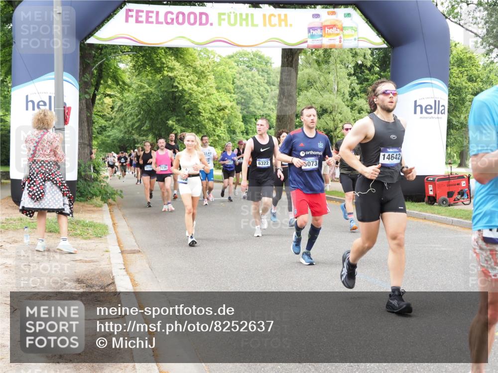 29.06.2025 - hella hamburg halbmarathon MichiJ http://msf.ph/oto/8252637 29.06.2025 10:52:13 Zwischen KM18-KM19 1186, 1229, 2136, 2490, 5073, 6706, 7907, 9339, 9477, 10756, 11784, 12426, 14642, 15000, 16063, 16344, 17434, 18128, 18525, 19173 meine-sportfotos.de