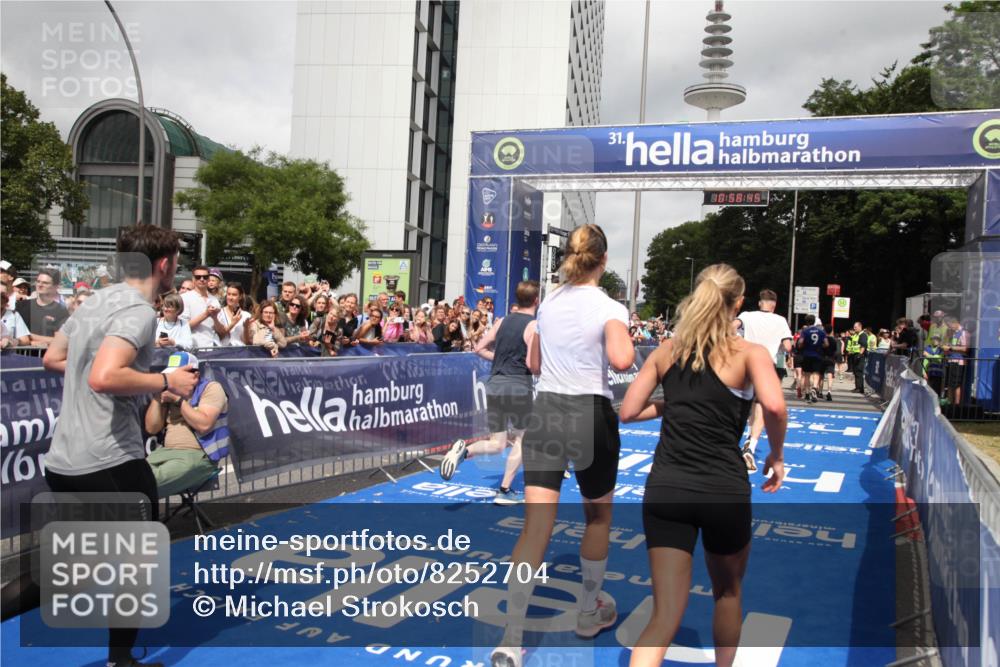 29.06.2025 - hella hamburg halbmarathon Michael Strokosch http://msf.ph/oto/8252704 29.06.2025 10:58:44 Ziel 1319, 2619, 2656, 2978, 4467, 5675, 6592, 6595, 7659, 8322, 8929, 10943, 11605, 11846, 12809, 12862, 13512, 13694, 15197, 16189, 18501, 18587 meine-sportfotos.de