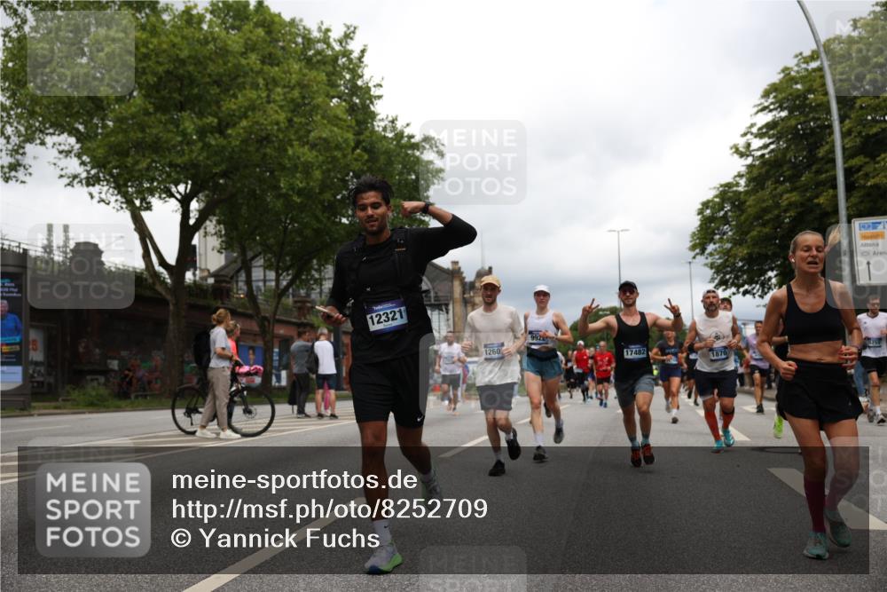 29.06.2025 - hella hamburg halbmarathon Yannick Fuchs http://msf.ph/oto/8252709 29.06.2025 10:48:01 20KM 1267, 1422, 1442, 1502, 1549, 1870, 2058, 2432, 2518, 2630, 3096, 3103, 3310, 3819, 3898, 4299, 5020, 5259, 6260, 6294, 6374, 7129, 7395, 7478, 7973, 8285, 8394, 9032, 9380, 9791, 9922, 10040, 11009, 11068, 11430, 11789, 11844, 12213, 12321, 12607, 12632, 13033, 13147, 13397, 13794, 13803, 13912, 14026, 14239, 14702, 15146, 15838, 15856, 16623, 16780, 17482, 18308, 18450, 18514, 18612, 18759, 19067 meine-sportfotos.de