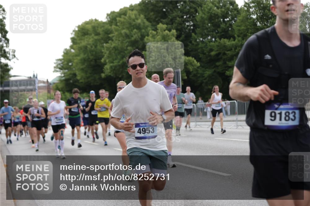 29.06.2025 - hella hamburg halbmarathon Jannik Wohlers http://msf.ph/oto/8252731 29.06.2025 10:31:12 Lombardsbrücke 1235, 1844, 1879, 2831, 3396, 3397, 3424, 3571, 3681, 4953, 5165, 5846, 5965, 6160, 6546, 6573, 6640, 7334, 7772, 8304, 8620, 8806, 9104, 9183, 9478, 9812, 9882, 9883, 10240, 10421, 10435, 10586, 11178, 11587, 12381, 12758, 13724, 15024, 15102, 15222, 15575, 16541, 16978, 17043, 17362, 17404, 17517, 17706, 17989, 18433, 18507, 18613, 18672, 18883, 18943, 19068, 19233 meine-sportfotos.de