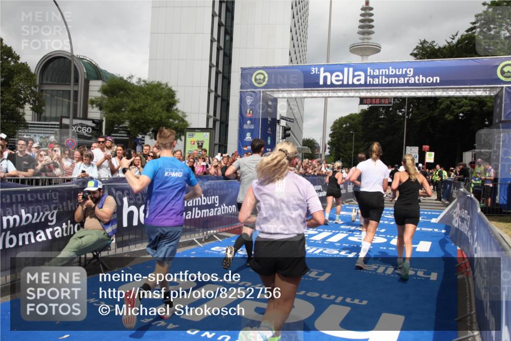 29.06.2025 - hella hamburg halbmarathon Michael Strokosch http://msf.ph/oto/8252756 29.06.2025 10:58:45 Ziel 1319, 2619, 2656, 5675, 6592, 6595, 7659, 8322, 8929, 10943, 11605, 11846, 12862, 13512, 13694, 13880, 14266, 14902, 15197, 16189, 17839, 18501, 18587 meine-sportfotos.de