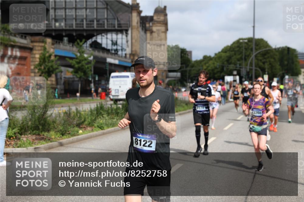29.06.2025 - hella hamburg halbmarathon Yannick Fuchs http://msf.ph/oto/8252758 29.06.2025 10:35:36 20KM 1136, 1631, 1677, 2568, 2797, 3618, 4205, 4303, 4380, 4634, 4871, 4889, 4893, 5007, 5014, 5026, 5410, 5709, 6429, 6683, 6771, 6901, 7080, 7284, 7378, 7774, 7796, 8074, 8122, 8966, 9358, 9547, 9640, 9659, 9711, 9755, 9979, 10375, 10783, 10934, 10978, 11062, 11765, 11922, 11959, 12292, 12385, 12895, 13268, 13457, 14555, 14661, 14820, 15164, 15247, 15351, 16201, 16249, 16347, 16599, 16816, 17100, 17720, 17834, 17971, 18045, 18049, 18399, 18412, 18573 meine-sportfotos.de