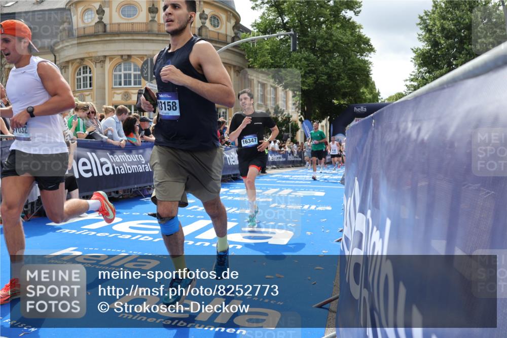29.06.2025 - hella hamburg halbmarathon Strokosch-Dieckow http://msf.ph/oto/8252773 29.06.2025 10:41:00 Ziel 1136, 1677, 2568, 2949, 3618, 4871, 6550, 6683, 9358, 9659, 9755, 9815, 11062, 11922, 12088, 12385, 13029, 13158, 13268, 15689, 16347, 17032, 17100, 17620, 17720, 17971, 18045, 18049, 18173 meine-sportfotos.de