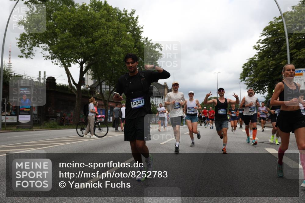 29.06.2025 - hella hamburg halbmarathon Yannick Fuchs http://msf.ph/oto/8252783 29.06.2025 10:48:02 20KM 1267, 1422, 1442, 1502, 1549, 1870, 2058, 2432, 2518, 2630, 3096, 3103, 3310, 3819, 3898, 4299, 5020, 5259, 6260, 6294, 6374, 7129, 7395, 7478, 7973, 8223, 8285, 8394, 9032, 9380, 9791, 9922, 10040, 11009, 11068, 11430, 11789, 11844, 12213, 12321, 12607, 12632, 13033, 13147, 13397, 13794, 13803, 13912, 14026, 14239, 14702, 15146, 15856, 16623, 16750, 16780, 17482, 17765, 18308, 18450, 18514, 18612, 18759, 19067, 19177 meine-sportfotos.de